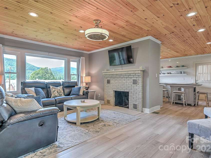 390 Sokassa Road, Newland, NC 28657.  MLS# CAR4287120, YatesRealty ID 34942. 