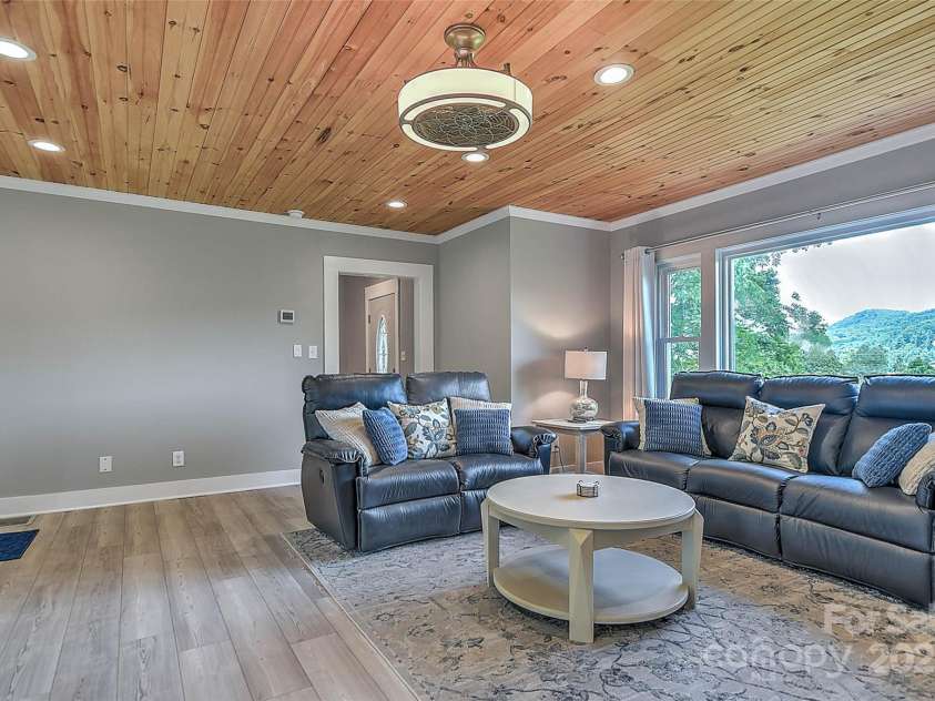 390 Sokassa Road, Newland, NC 28657.  MLS# CAR4287120, YatesRealty ID 34942. 