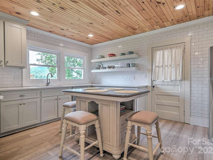 390 Sokassa Road, Newland, NC 28657.  MLS# CAR4287120, YatesRealty ID 34942. 