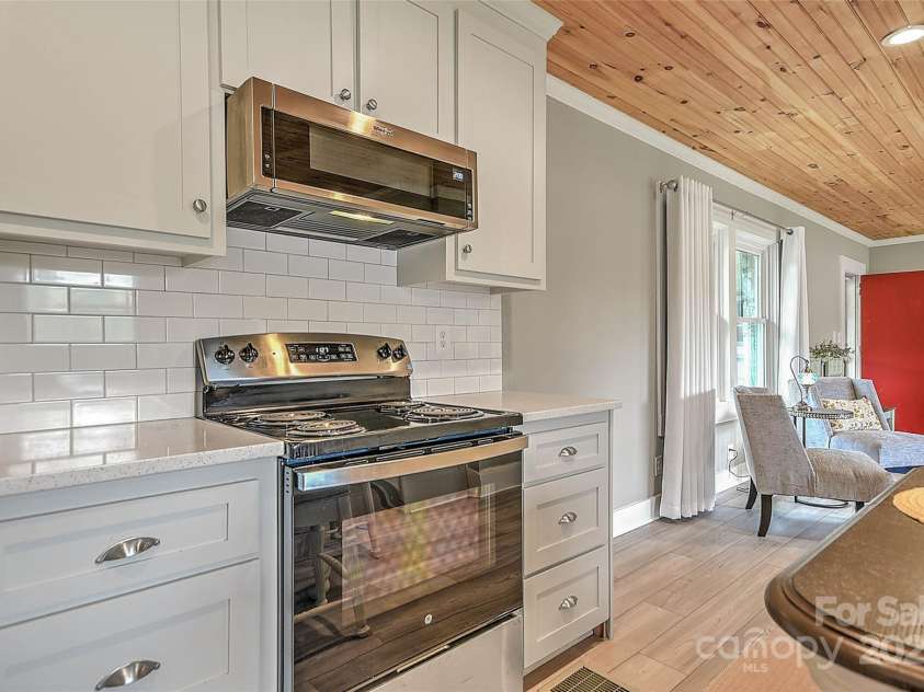 390 Sokassa Road, Newland, NC 28657.  MLS# CAR4287120, YatesRealty ID 34942. 