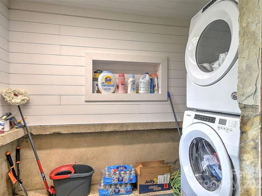 390 Sokassa Road, Newland, NC 28657.  MLS# CAR4287120, YatesRealty ID 34942. 