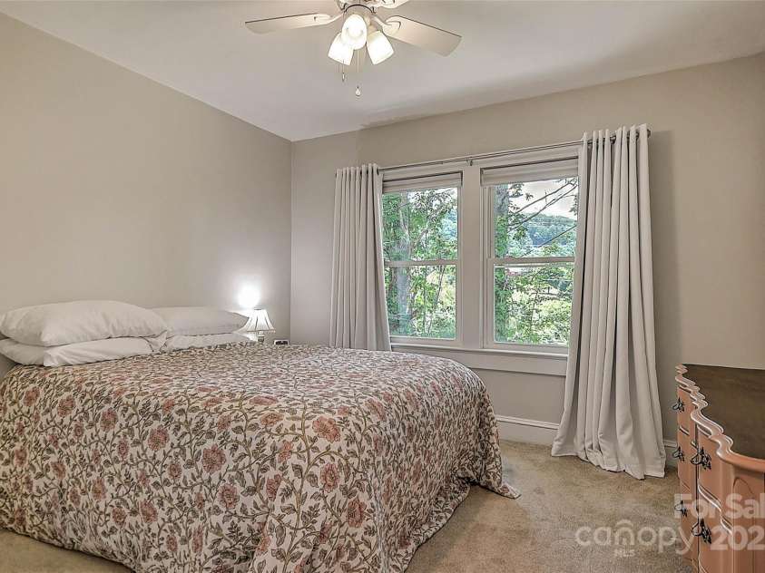 390 Sokassa Road, Newland, NC 28657.  MLS# CAR4287120, YatesRealty ID 34942. 