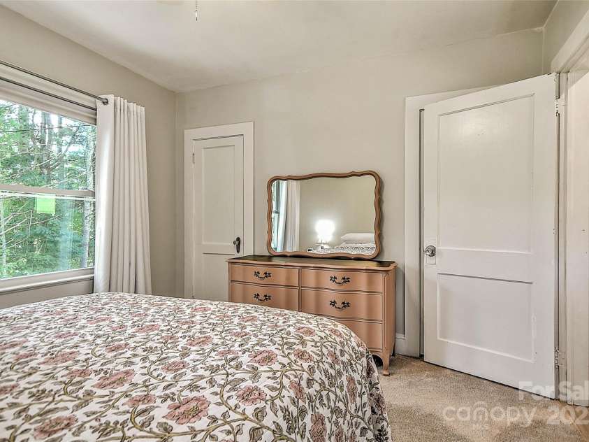 390 Sokassa Road, Newland, NC 28657.  MLS# CAR4287120, YatesRealty ID 34942. 