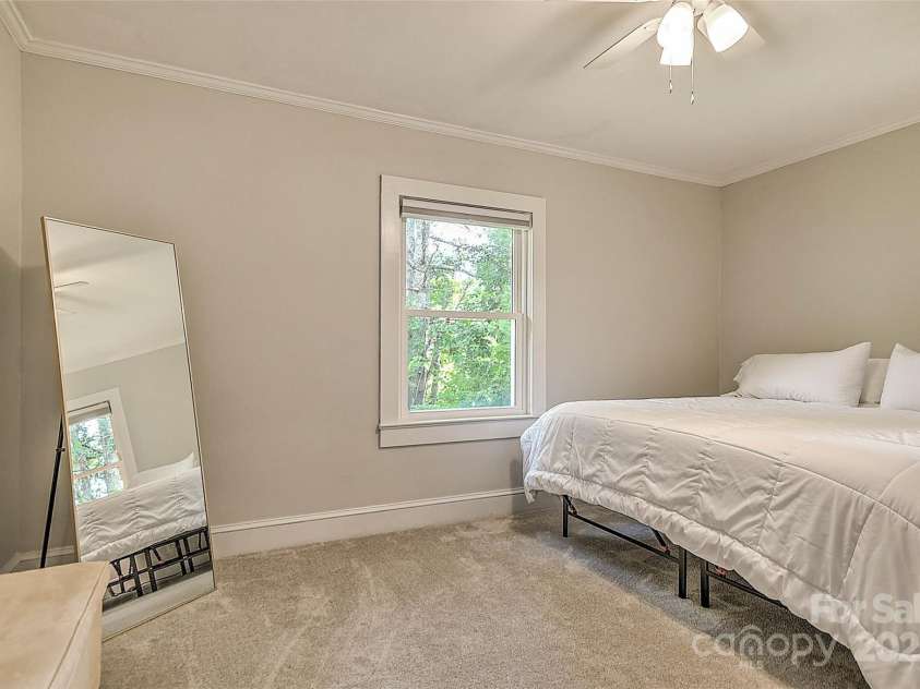 390 Sokassa Road, Newland, NC 28657.  MLS# CAR4287120, YatesRealty ID 34942. 