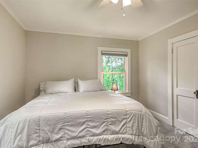 390 Sokassa Road, Newland, NC 28657.  MLS# CAR4287120, YatesRealty ID 34942. 