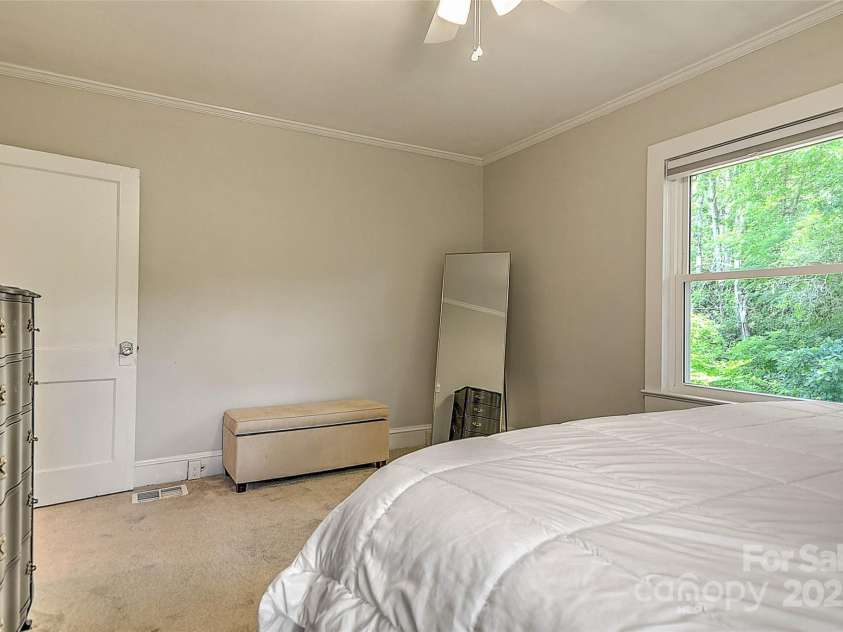 390 Sokassa Road, Newland, NC 28657.  MLS# CAR4287120, YatesRealty ID 34942. 