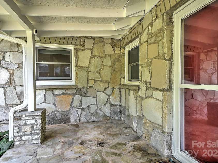 390 Sokassa Road, Newland, NC 28657.  MLS# CAR4287120, YatesRealty ID 34942. 