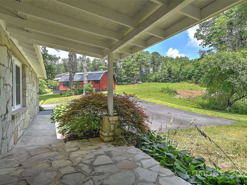 390 Sokassa Road, Newland, NC 28657.  MLS# CAR4287120, YatesRealty ID 34942. 