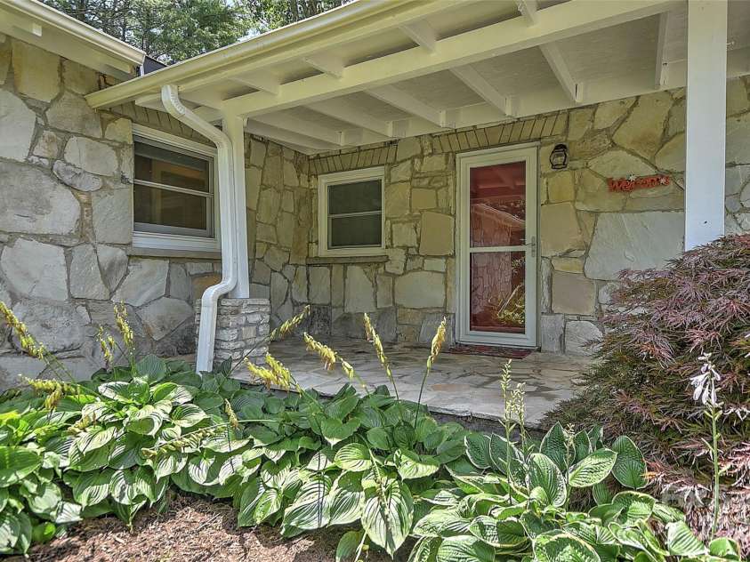 390 Sokassa Road, Newland, NC 28657.  MLS# CAR4287120, YatesRealty ID 34942. 