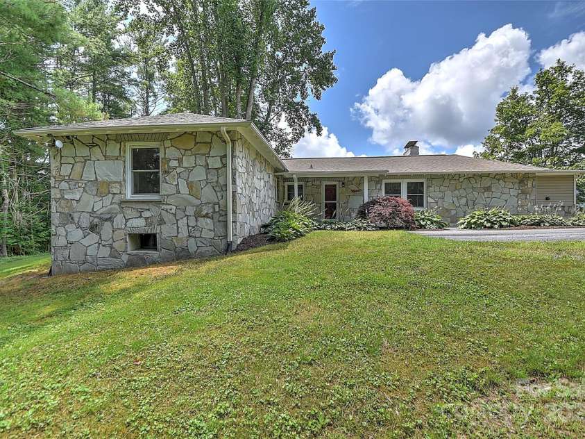390 Sokassa Road, Newland, NC 28657.  MLS# CAR4287120, YatesRealty ID 34942. 
