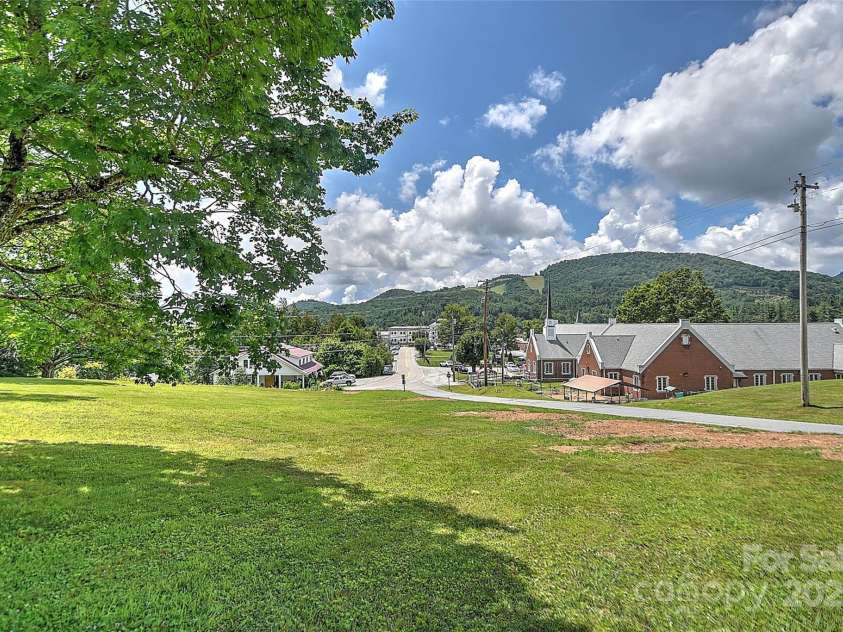 390 Sokassa Road, Newland, NC 28657.  MLS# CAR4287120, YatesRealty ID 34942. 
