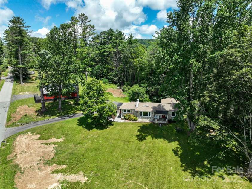 390 Sokassa Road, Newland, NC 28657.  MLS# CAR4287120, YatesRealty ID 34942. 