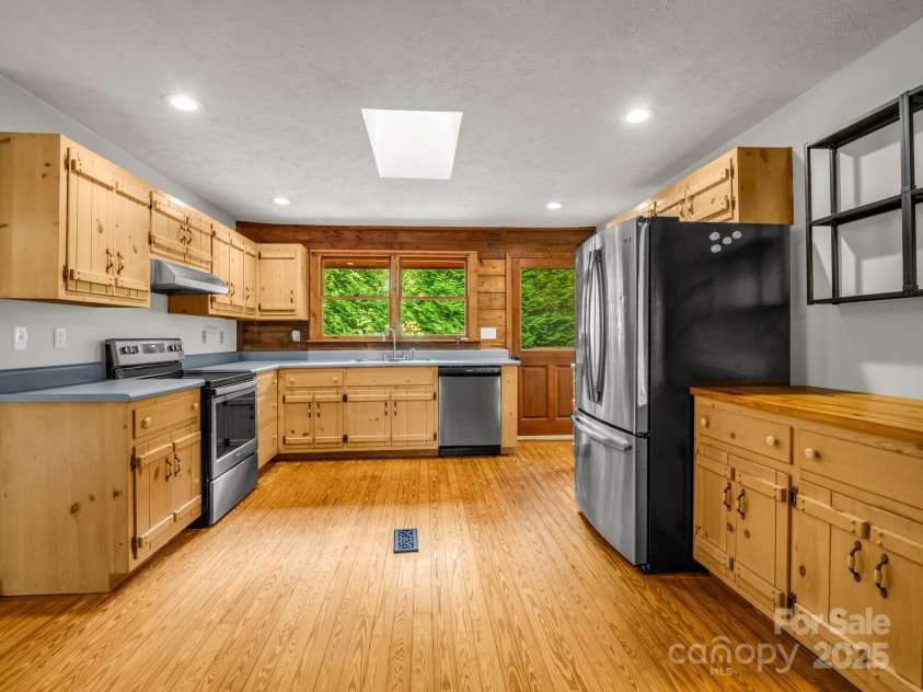 194 Bear Creek Drive, Fletcher, NC 28732.  MLS# CAR4287026, YatesRealty ID 34943. The previous owners had a table that doubled as an island in this roomy kitchen.