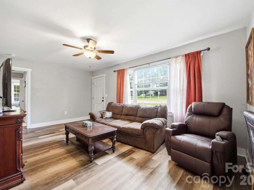 2190 Dobys Bridge Road, Fort Mill, SC 29715.  MLS# CAR4394938, YatesRealty ID 34943. 