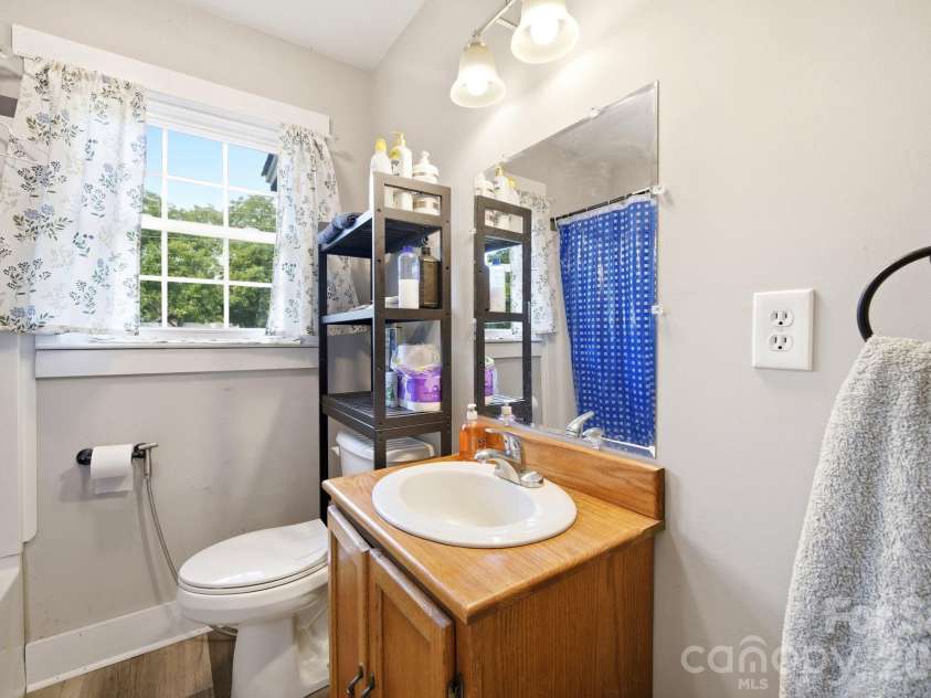 2190 Dobys Bridge Road, Fort Mill, SC 29715.  MLS# CAR4394938, YatesRealty ID 34943. 
