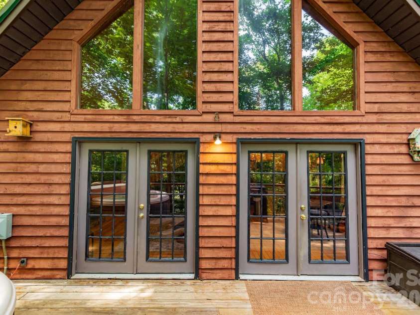 112 Eagle Nest Road, Bryson City, NC 28713.  MLS# CAR4398140, YatesRealty ID 34945. 