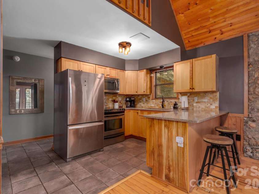 112 Eagle Nest Road, Bryson City, NC 28713.  MLS# CAR4398140, YatesRealty ID 34945. 
