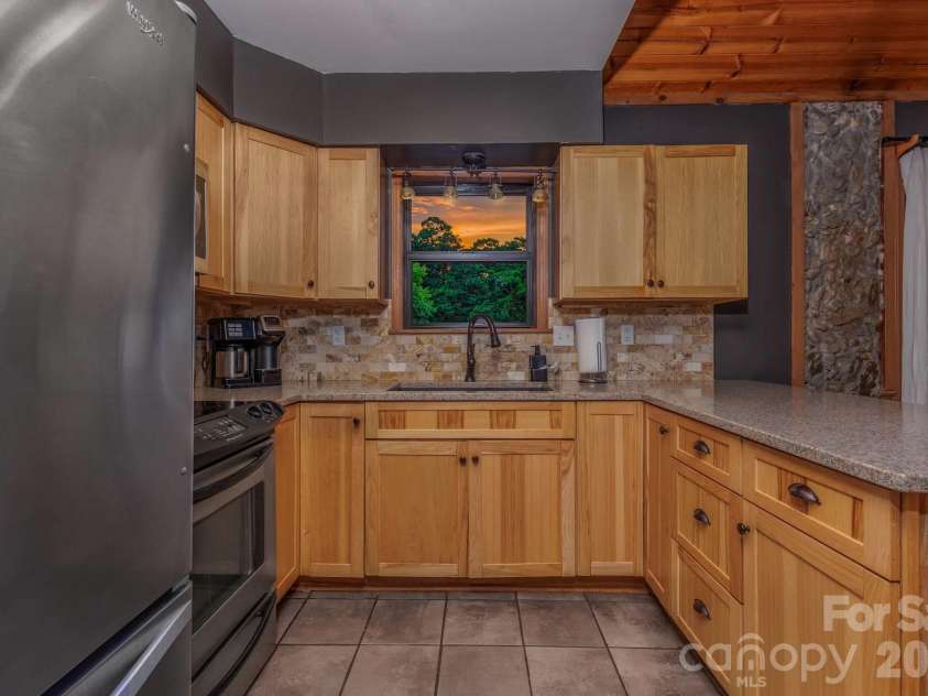 112 Eagle Nest Road, Bryson City, NC 28713.  MLS# CAR4398140, YatesRealty ID 34945. 