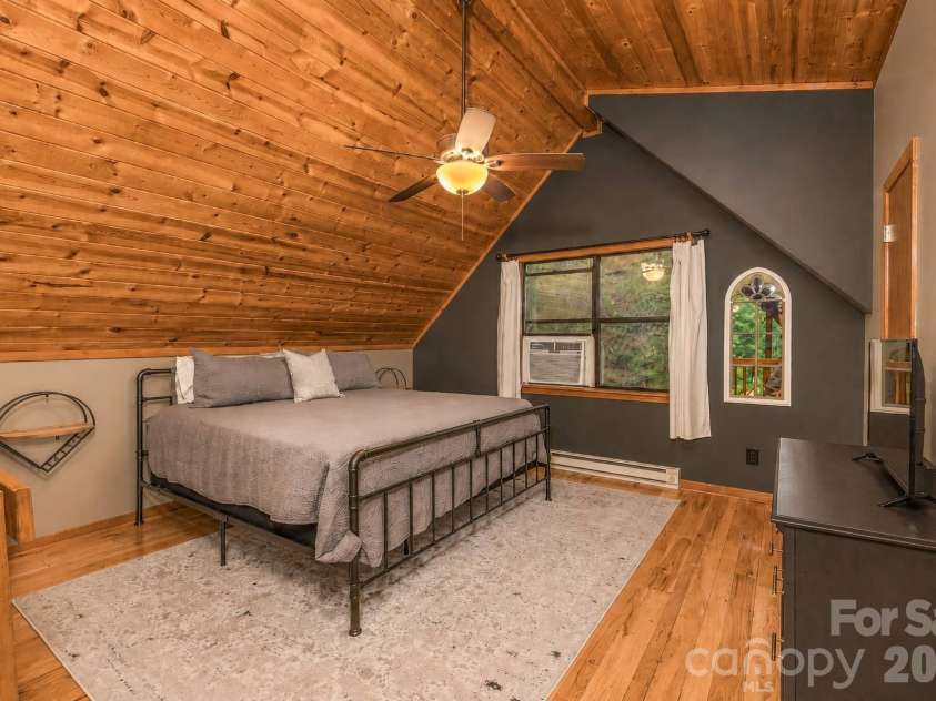 112 Eagle Nest Road, Bryson City, NC 28713.  MLS# CAR4398140, YatesRealty ID 34945. 