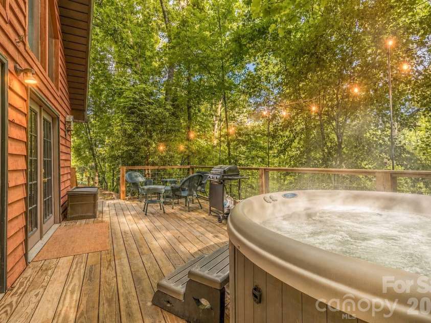 112 Eagle Nest Road, Bryson City, NC 28713.  MLS# CAR4398140, YatesRealty ID 34945. 