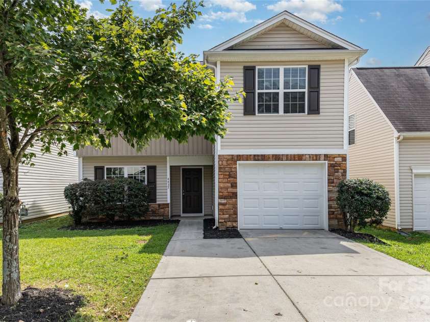4437 Esmeralda Drive, Charlotte, NC 28269.  MLS# CAR4282321, YatesRealty ID 34947. 