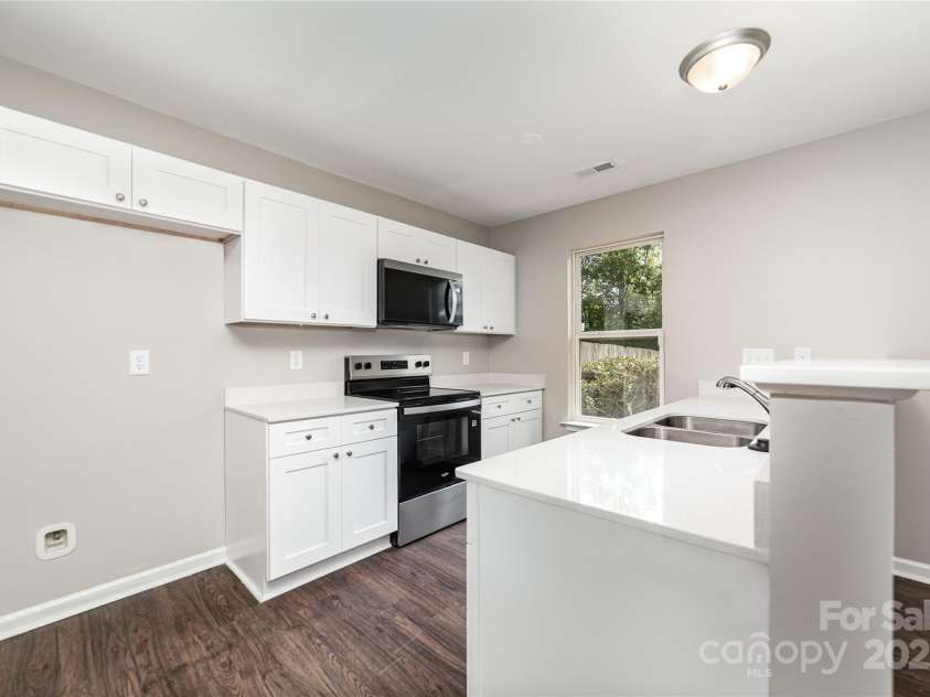 4437 Esmeralda Drive, Charlotte, NC 28269.  MLS# CAR4282321, YatesRealty ID 34947. 