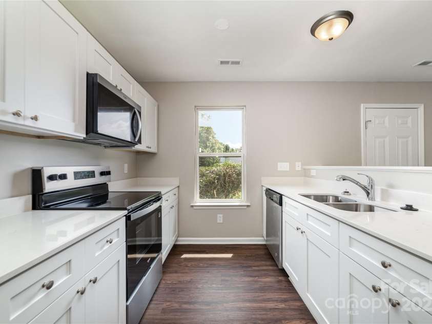 4437 Esmeralda Drive, Charlotte, NC 28269.  MLS# CAR4282321, YatesRealty ID 34947. 