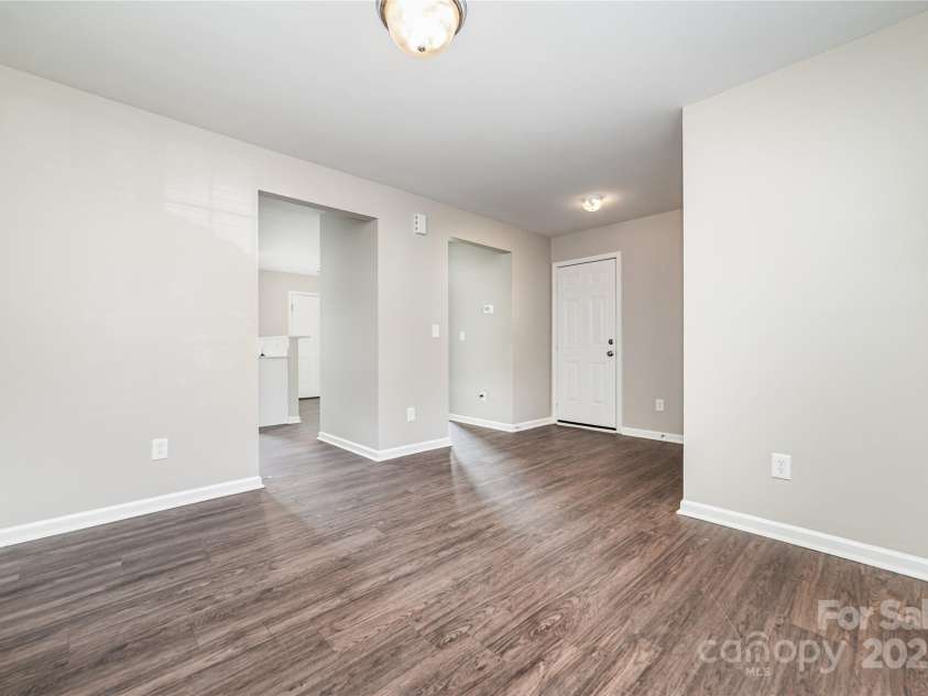 4437 Esmeralda Drive, Charlotte, NC 28269.  MLS# CAR4282321, YatesRealty ID 34947. 