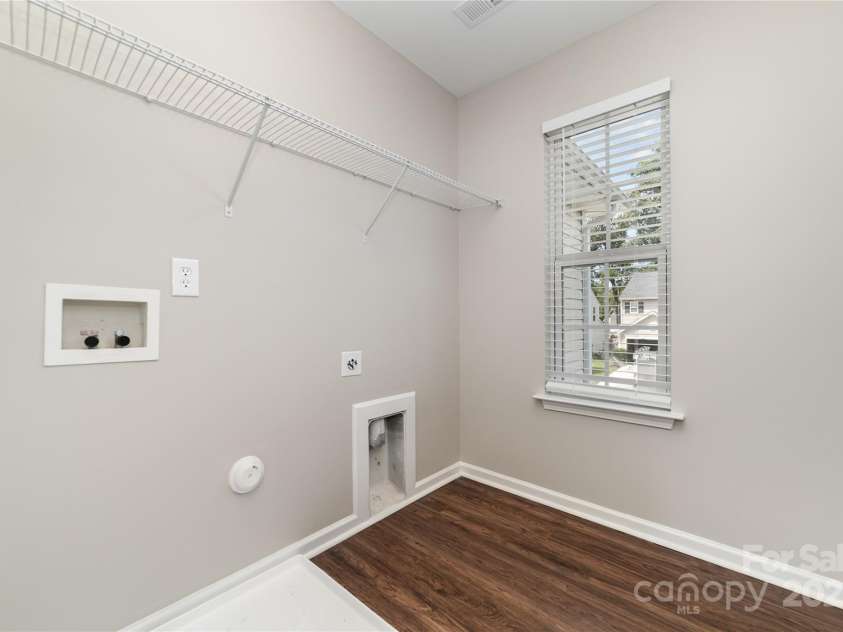 4437 Esmeralda Drive, Charlotte, NC 28269.  MLS# CAR4282321, YatesRealty ID 34947. 