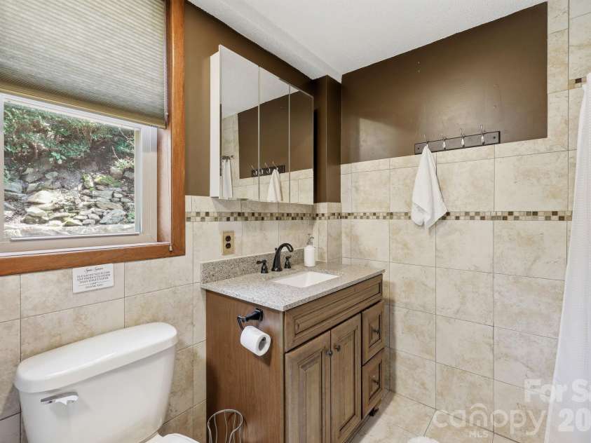 854 Ox Creek Crest Lane, Weaverville, NC 28787.  MLS# CAR4394336, YatesRealty ID 34947. 