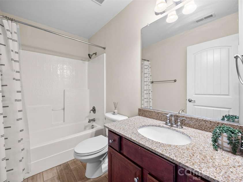 14712 Vaughan Drive, Charlotte, NC 28273.  MLS# CAR4390670, YatesRealty ID 34949. Bathroom 4 (between bedrooms 3 & 4)