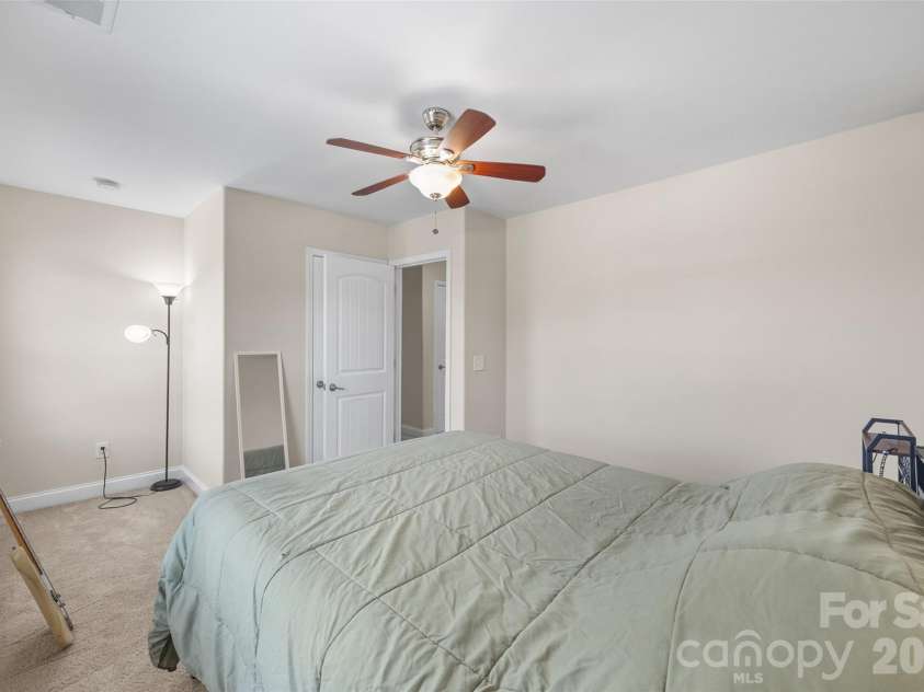 14712 Vaughan Drive, Charlotte, NC 28273.  MLS# CAR4390670, YatesRealty ID 34949. Bedroom 3 with Study Nook