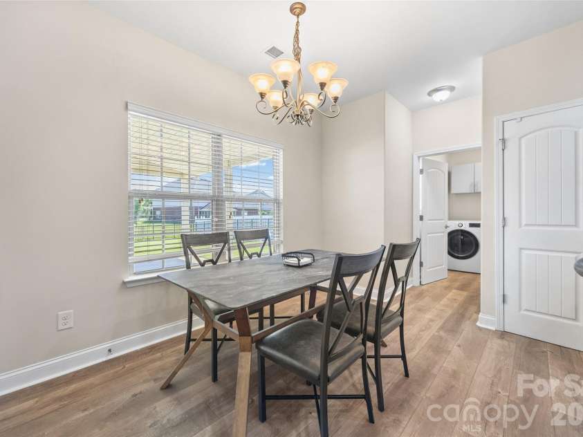 14712 Vaughan Drive, Charlotte, NC 28273.  MLS# CAR4390670, YatesRealty ID 34949. Breakfast Area
