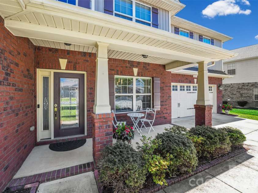 14712 Vaughan Drive, Charlotte, NC 28273.  MLS# CAR4390670, YatesRealty ID 34949. Covered front porch