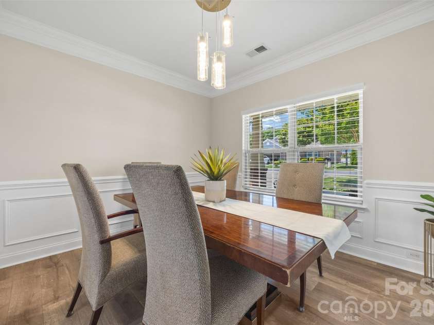 14712 Vaughan Drive, Charlotte, NC 28273.  MLS# CAR4390670, YatesRealty ID 34949. Dining Room with large picture window