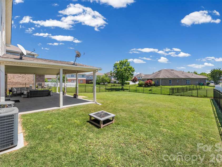 14712 Vaughan Drive, Charlotte, NC 28273.  MLS# CAR4390670, YatesRealty ID 34949. Large level backyard