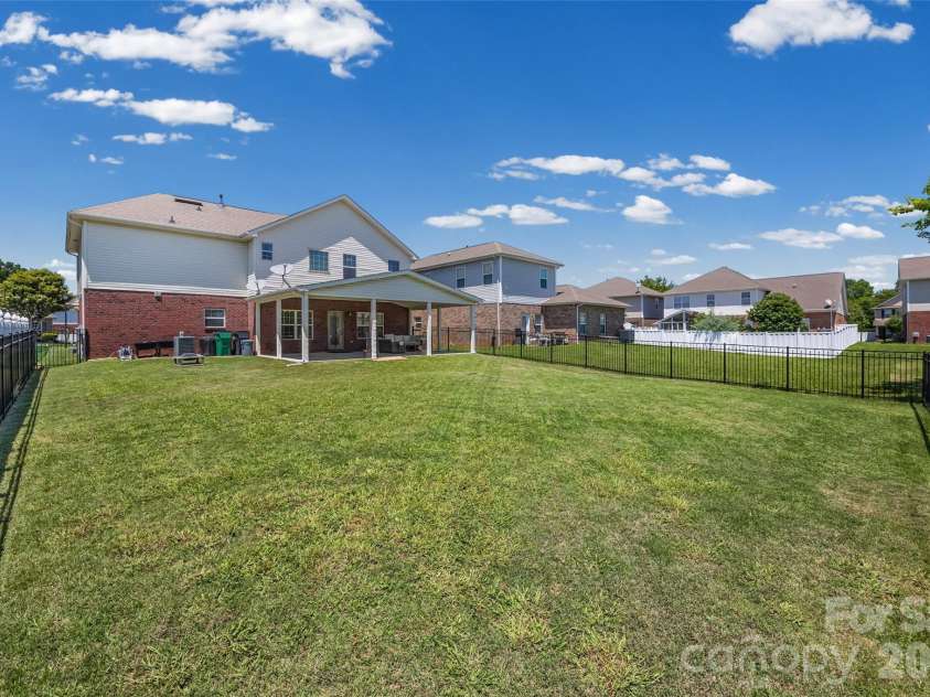 14712 Vaughan Drive, Charlotte, NC 28273.  MLS# CAR4390670, YatesRealty ID 34949. Large level backyard