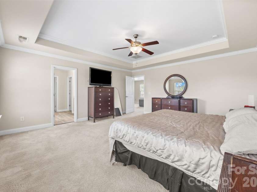 14712 Vaughan Drive, Charlotte, NC 28273.  MLS# CAR4390670, YatesRealty ID 34949. Large Primary Bedroom with Tray Ceiling
