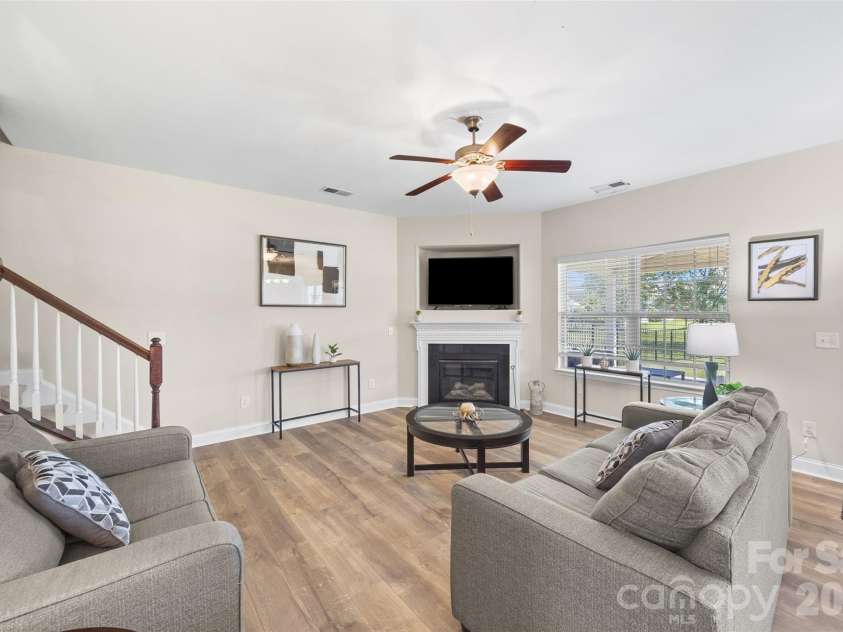 14712 Vaughan Drive, Charlotte, NC 28273.  MLS# CAR4390670, YatesRealty ID 34949. Living Room