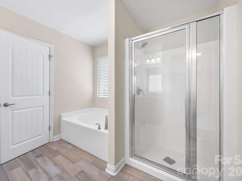 14712 Vaughan Drive, Charlotte, NC 28273.  MLS# CAR4390670, YatesRealty ID 34949. Primary Bathroom