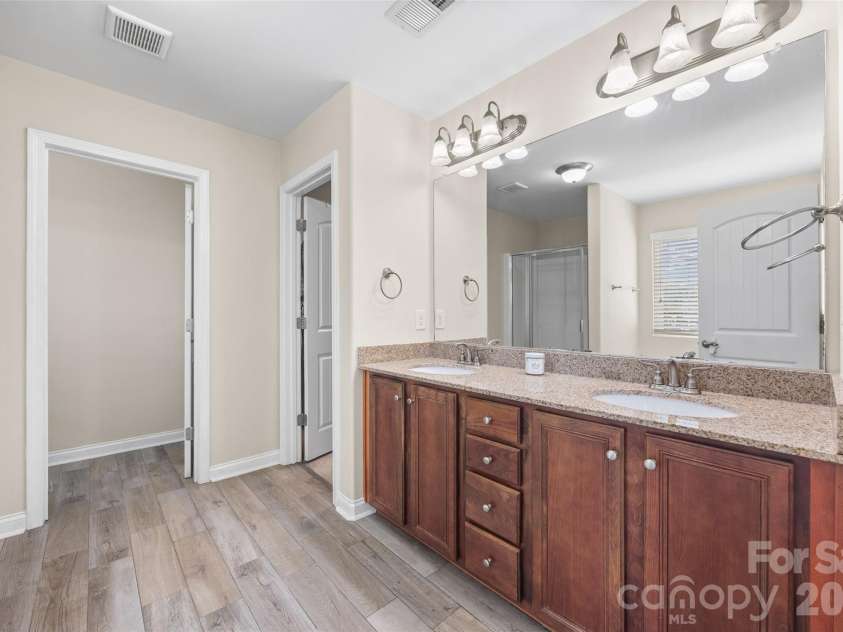 14712 Vaughan Drive, Charlotte, NC 28273.  MLS# CAR4390670, YatesRealty ID 34949. Primary Bathroom with Dual Sinks
