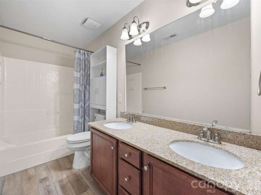 14712 Vaughan Drive, Charlotte, NC 28273.  MLS# CAR4390670, YatesRealty ID 34949. Upstairs Hall Bath with Double Sinks