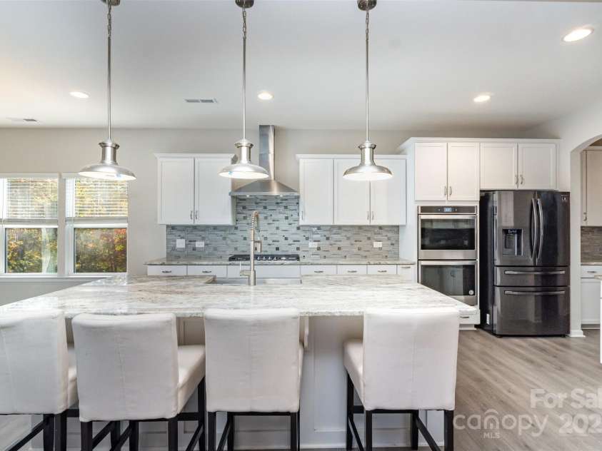 423 Crisfield Court, York, SC 29745.  MLS# CAR4319064, YatesRealty ID 34951. Massive chef's kitchen perfect for entertaining