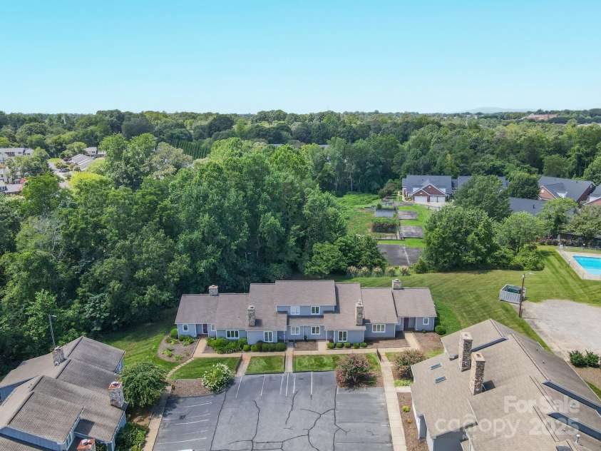 1017 21st Avenue, Hickory, NC 28601.  MLS# CAR4288585, YatesRealty ID 34952. 