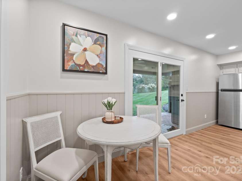 1017 21st Avenue, Hickory, NC 28601.  MLS# CAR4288585, YatesRealty ID 34952. 