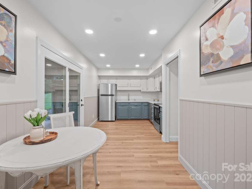 1017 21st Avenue, Hickory, NC 28601.  MLS# CAR4288585, YatesRealty ID 34952. 