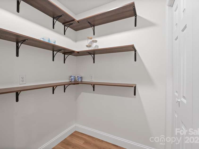 1017 21st Avenue, Hickory, NC 28601.  MLS# CAR4288585, YatesRealty ID 34952. 