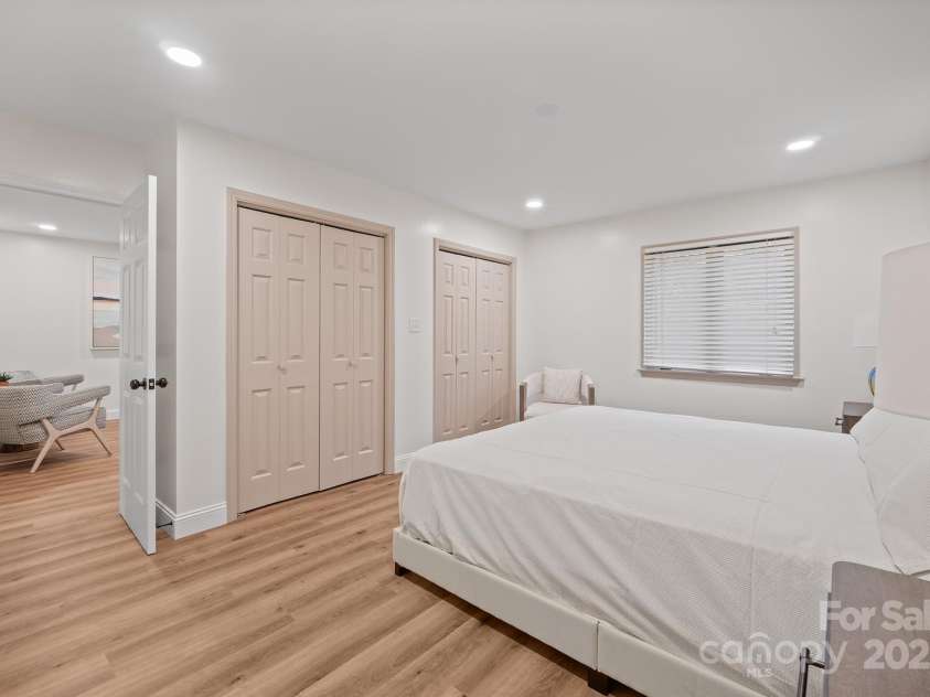 1017 21st Avenue, Hickory, NC 28601.  MLS# CAR4288585, YatesRealty ID 34952. 