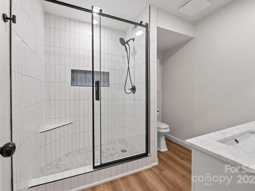 1017 21st Avenue, Hickory, NC 28601.  MLS# CAR4288585, YatesRealty ID 34952. 