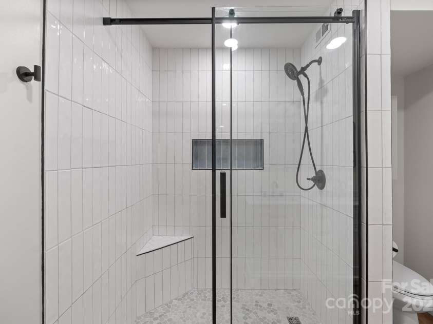 1017 21st Avenue, Hickory, NC 28601.  MLS# CAR4288585, YatesRealty ID 34952. 